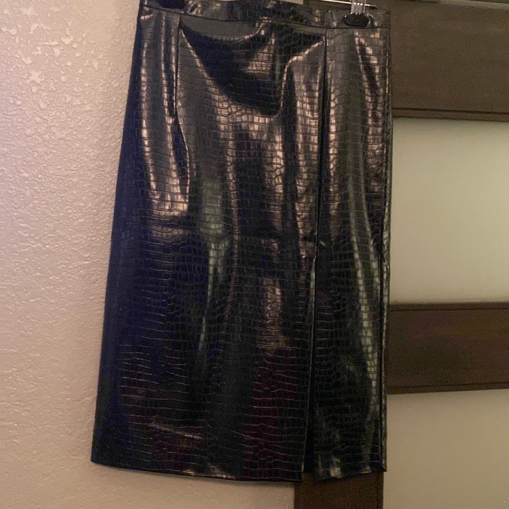 Bardot size 6 black midi